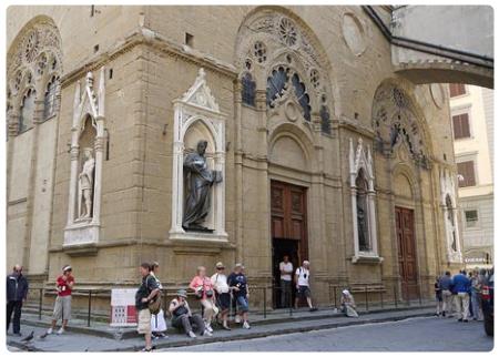 Chiesa di Orsanmichele, parallelismi.