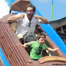 Buona festa del Babbo. Il papà è per scimmiottatori.