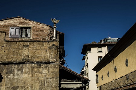 Antico orologio solare sul Ponte Vecchio, la meridiana.