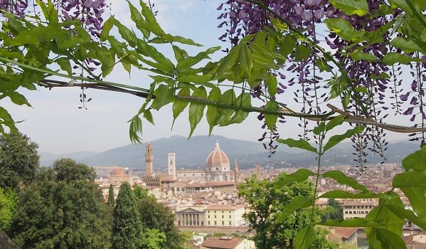 Firenze attraverso i Glicini del Giardino di Villa Bardini.