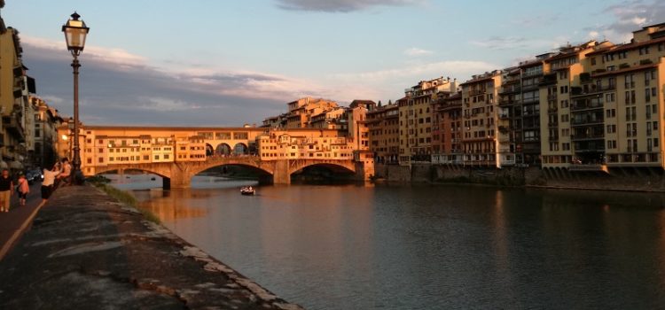 Illuminando il Ponte Vecchio.