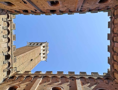 Lo Struscio Fiorentino Domenica 12 maggio 2024: Struscio a Siena